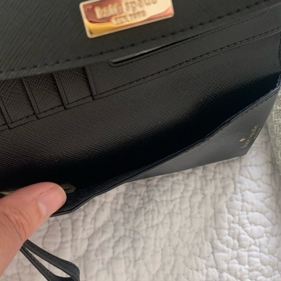 🎄 CHRISTMAS SALE. MAKE ME AN OFFER. DISCOUNTED SHIPPING Kate Spade Wristlet